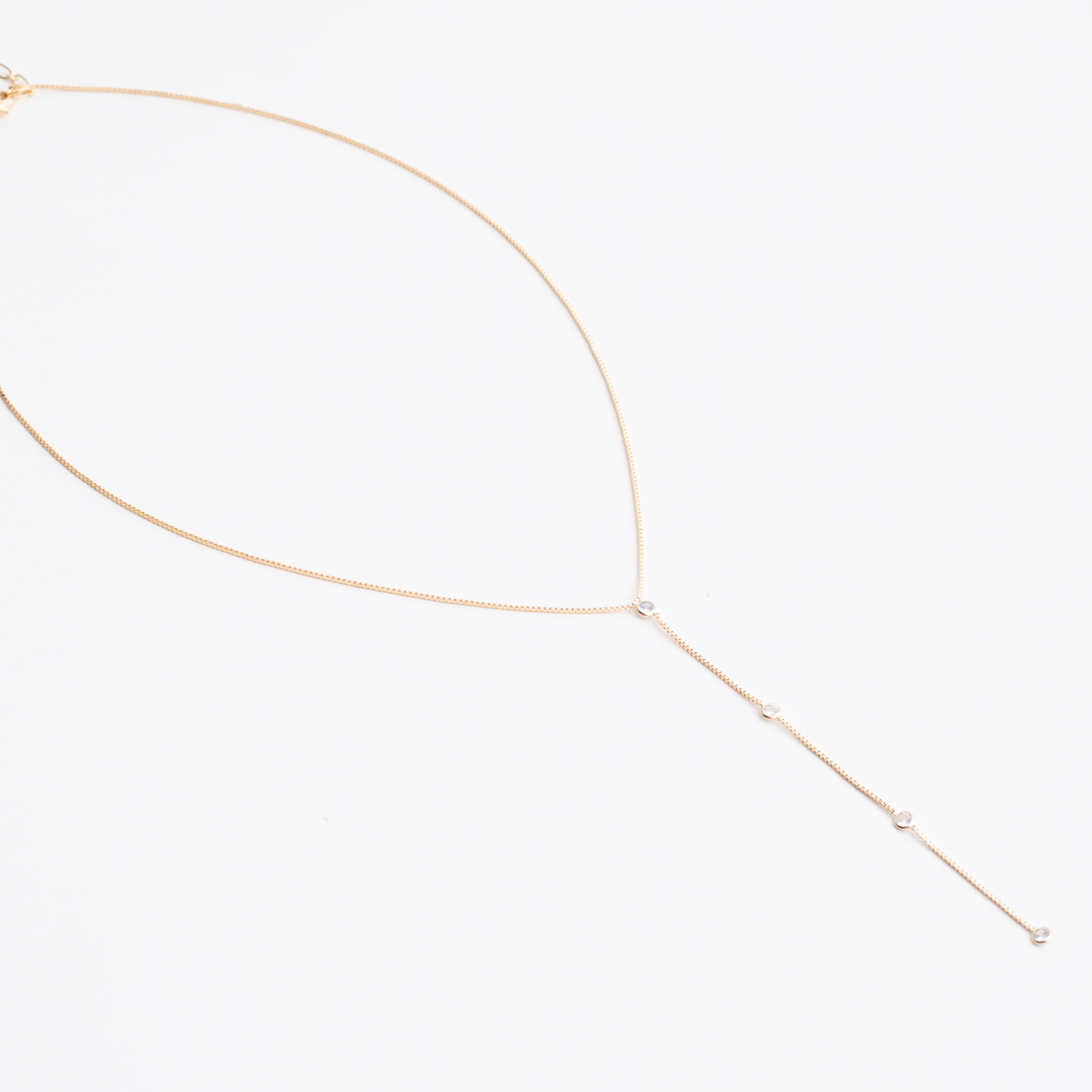 20126 Collar en Forma de Y de Oro con Detalles de Cristal